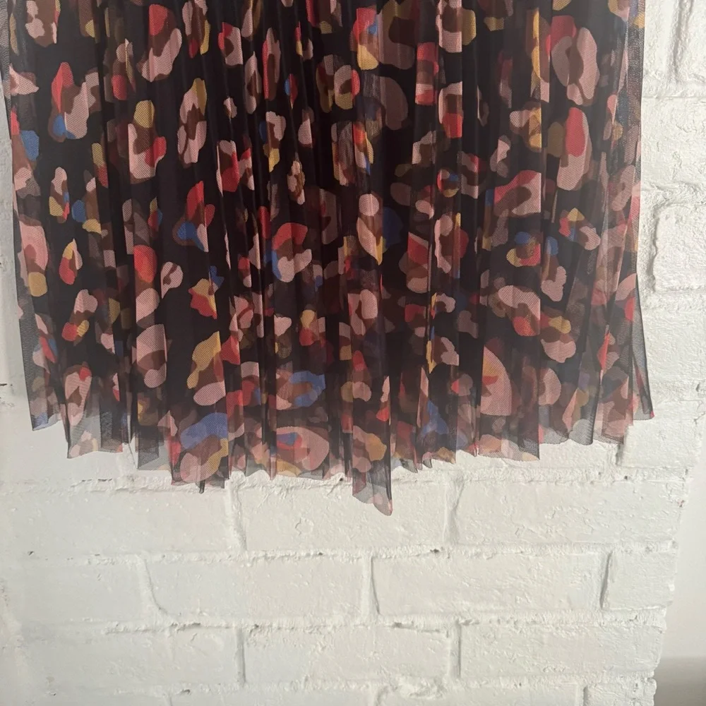 Calligraphie Pleated Mesh Midi Skirt – size: M $25 - Picture 3 of 6